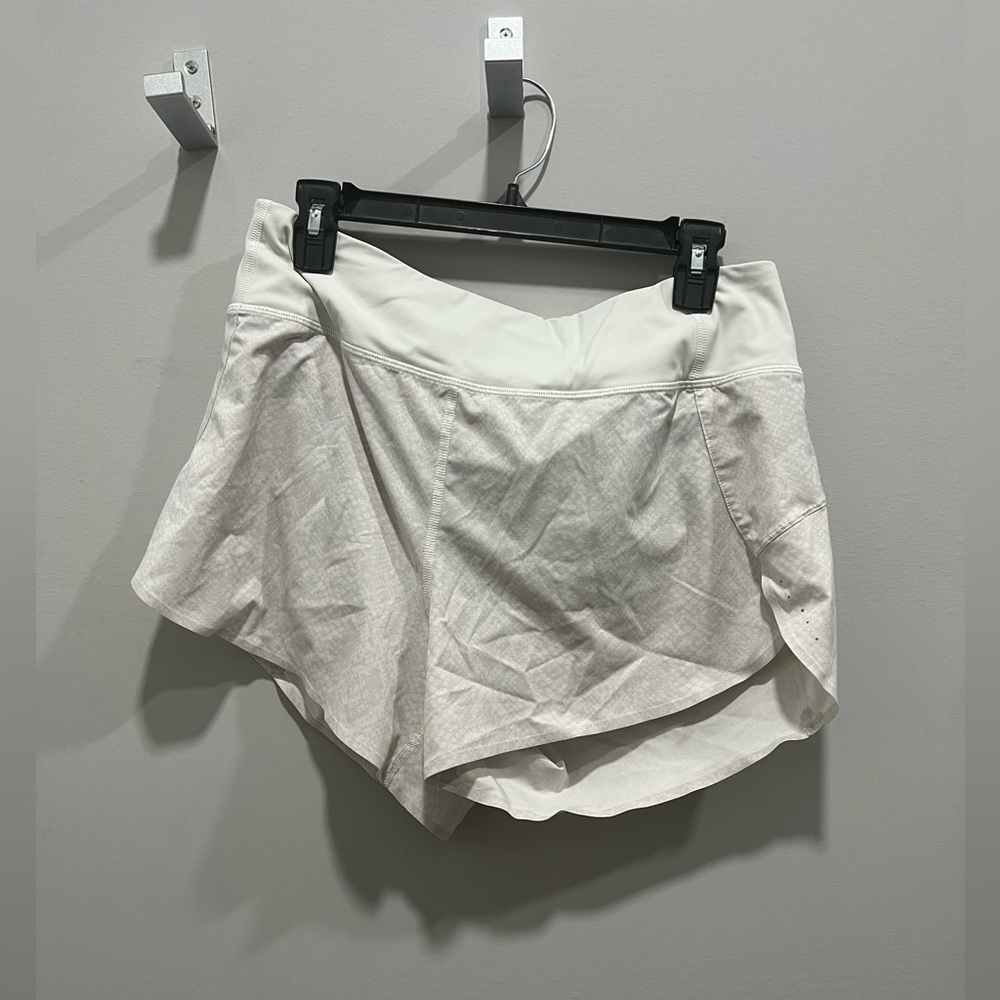 Athleta Run with It Short. Size M. Cream